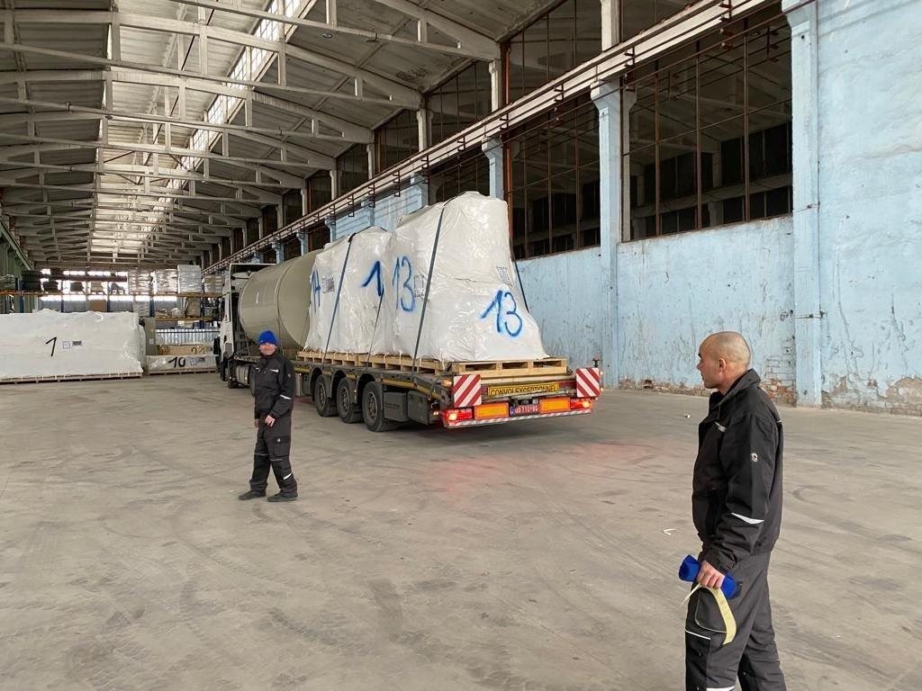 Oversized equipment unloaded from a truck with an indoor crane